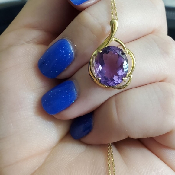 10k large amethyst necklace! Amethyst measures 13mm×11mm about 6 CARATS! Chain i